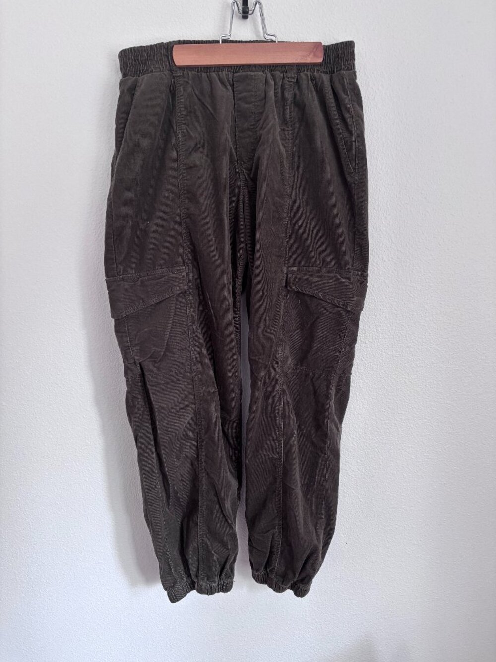 sanctuary corduroy cargo croppsed pants olive women's medium